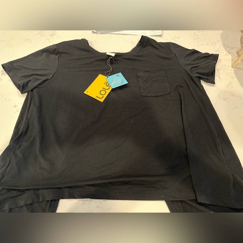 New with tags Lole Maldives size L tshirt with split back and pocket